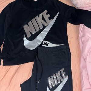 Women’s Nike Jogging Suit Size Large